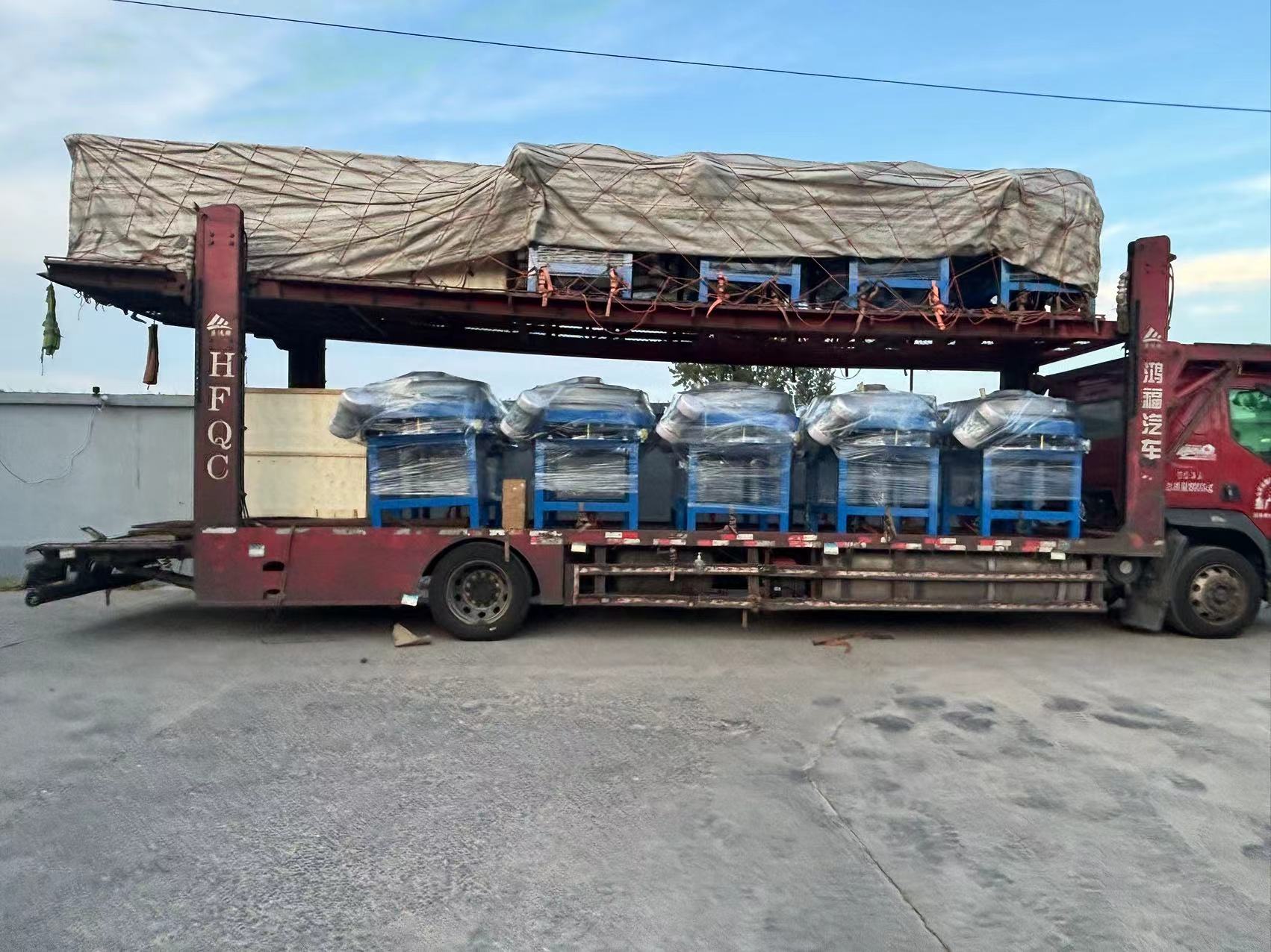 四川省22臺篩機裝車完成，準備發出